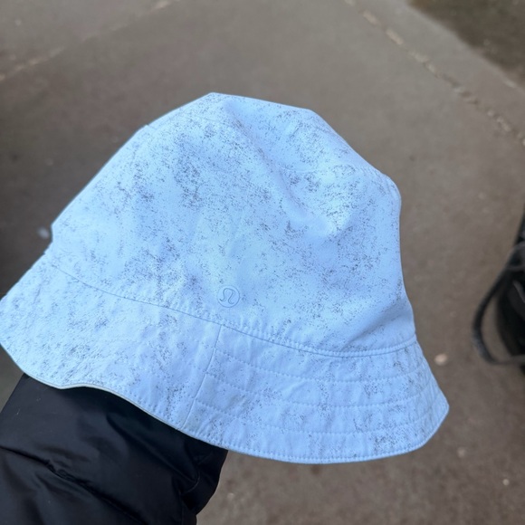 Lululemon Athletica reversible Bucket Hat - Picture 2 of 6